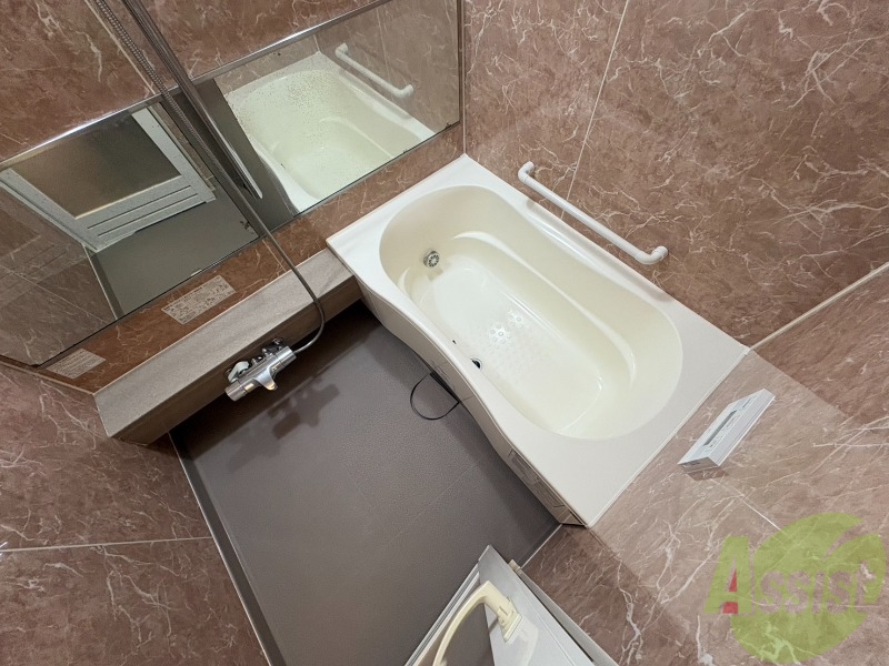 バス・シャワールーム　お風呂になります。一日の疲れを癒してくださいね。