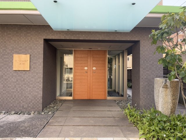 エントランス　建物の内部です