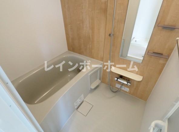 バス・シャワールーム　落ち着いた空間のお風呂です