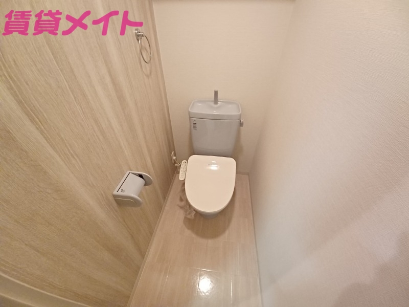 トイレ　同型参考写真