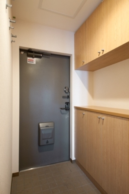 玄関　※写真は同タイプ住戸です。