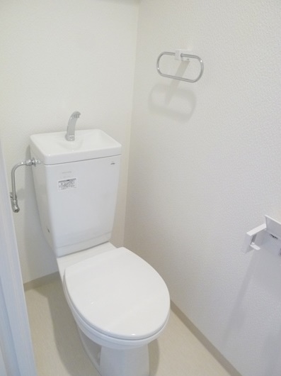 トイレ　落ち着いた色調のトイレです♪