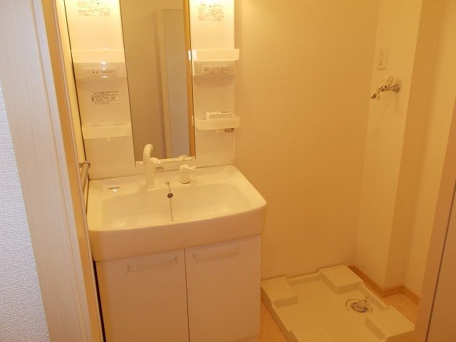 洗面設備　使いやすい洗面所です