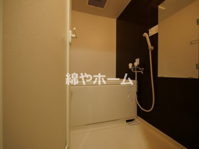 バス・シャワールーム　コンパクトで使いやすいお風呂です