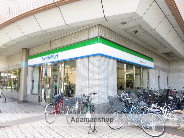 コンビニ　ファミリーマート（コンビニ）まで377m