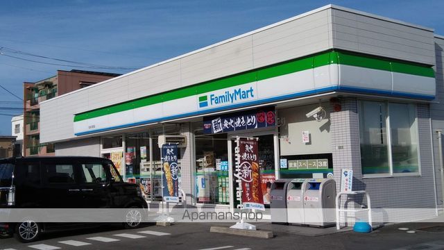 コンビニ　ファミリーマート（コンビニ）まで500m