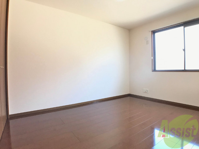 その他部屋・スペース　こちらは６帖の洋室です。寝室に利用できそうですね。