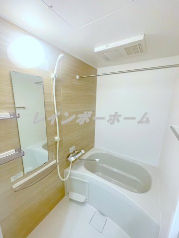 バス・シャワールーム　コンパクトで使いやすいお風呂です