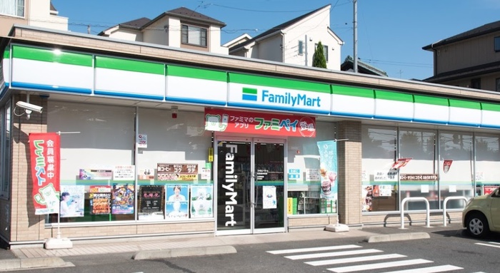 コンビニ　ファミリーマート 町田金井町店（コンビニ）まで418m