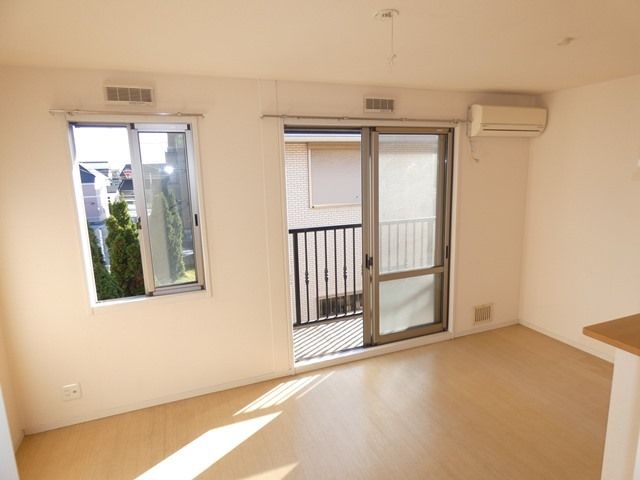 居室・リビング　日当たり良好なお部屋です