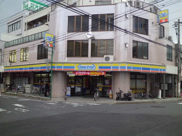 コンビニ　ミニストップ馬橋東口店（コンビニ）まで859m