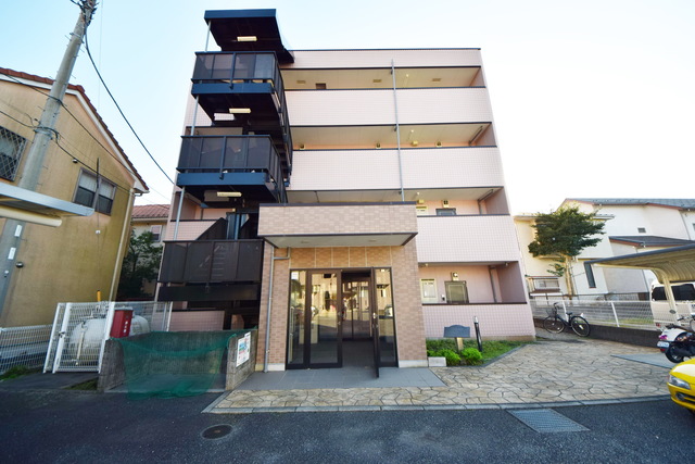 建物外観　～正面からはこんな感じです～