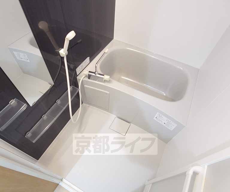 バス・シャワールーム　アクセントパネルがオシャレです。