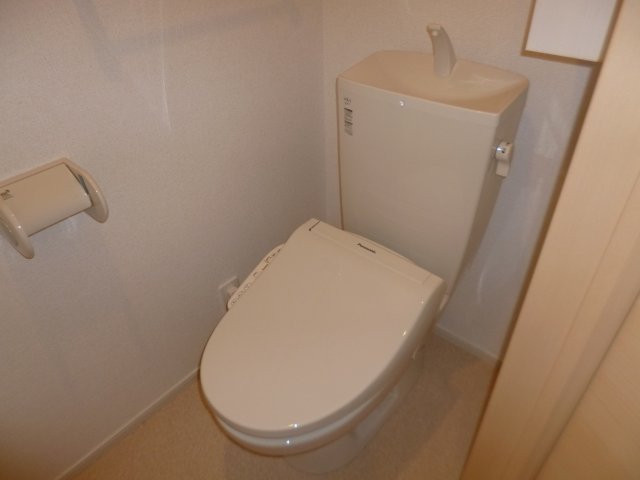 トイレ　シャワー付き暖房便座