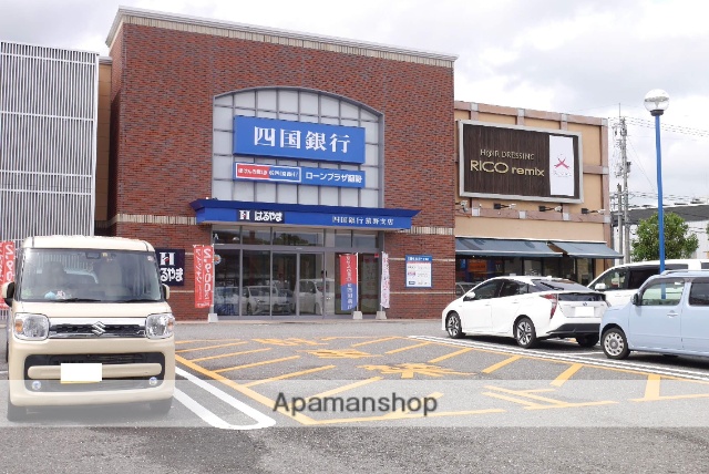 銀行　四国銀行 薊野支店（銀行）まで437m