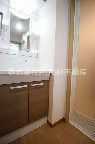 洗面設備　使いやすい独立洗面台です