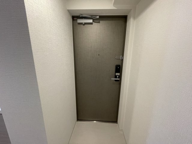 玄関　イメージとして同建物他部屋を表示しています