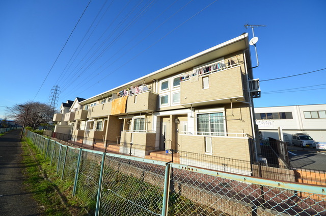 建物外観　★程よい緑に囲まれた、居心地の良い物件です★