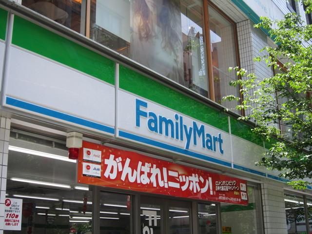 コンビニ　ファミリーマート（コンビニ）まで50m