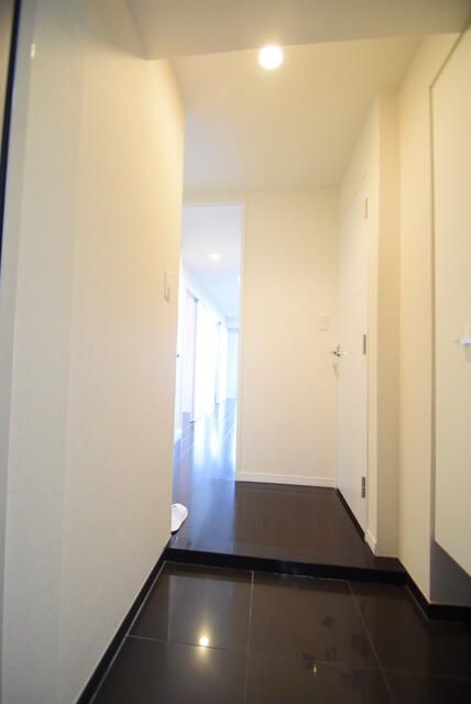 玄関　※別部屋の参考写真です。