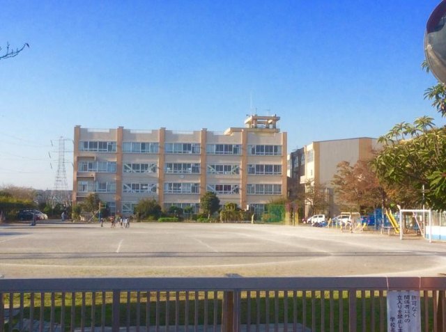 小学校　横浜市立中川小学校（小学校）まで802m