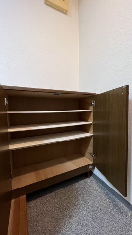 玄関　収納豊富なシューズボックスです♪