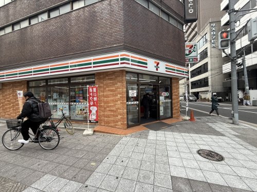 コンビニ　セブン-イレブン 大阪北堀江２丁目店（コンビニ）まで169m