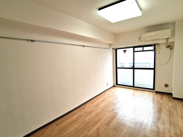 居室・リビング　※クリーニング前