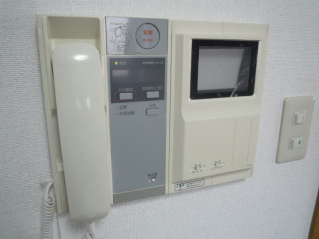 セキュリティ　モニター付きインターホン完備。