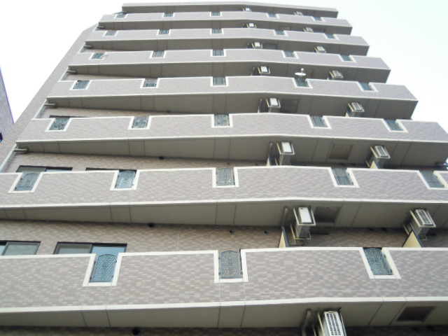 建物外観　鉄骨鉄筋コンクリート造のがっちりとした造り。