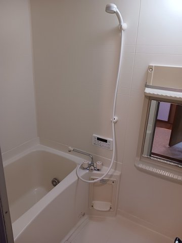 バス・シャワールーム　コンパクトで使いやすいお風呂です
