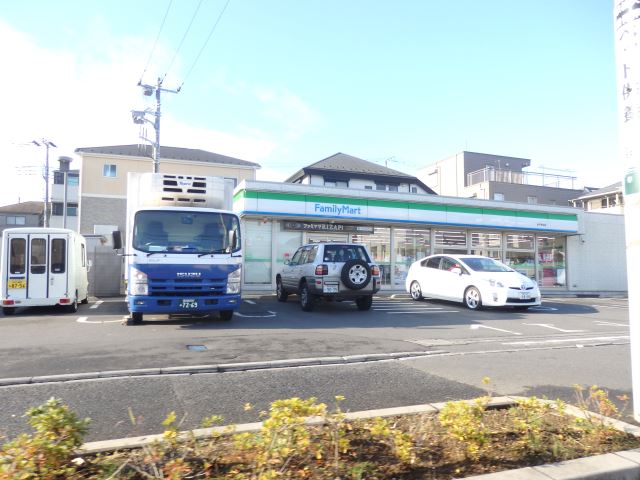 コンビニ　ファミリーマート（コンビニ）まで150m