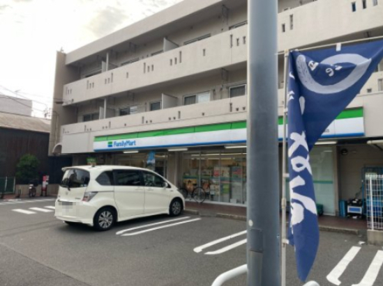 コンビニ　ファミリーマート 千成通店（コンビニ）まで80m