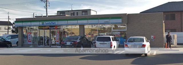 コンビニ　ファミリーマート（コンビニ）まで781m