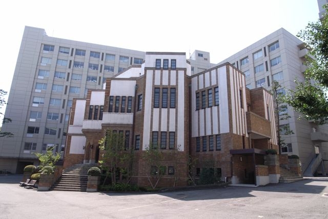 図書館　駒澤大学図書館（図書館）まで572m