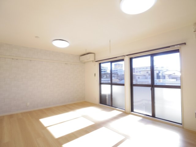 グランメール中田の居間写真