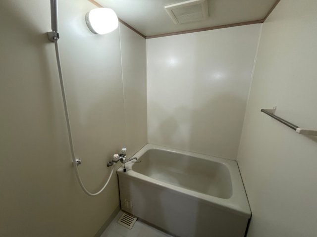 バス・シャワールーム　(参考)同マンション別間取り他部屋の写真（間取り図が正）