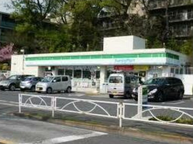 コンビニ　ファミリーマート用賀の杜店（コンビニ）まで105m