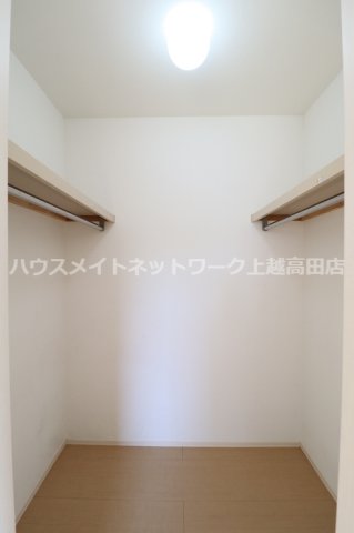 収納　ウォークインクローゼット（参考同型室内写真101号室）