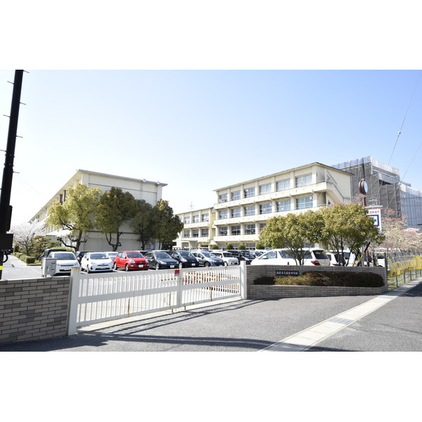 中学校　岩倉市立岩倉中学校（中学校）まで1803m