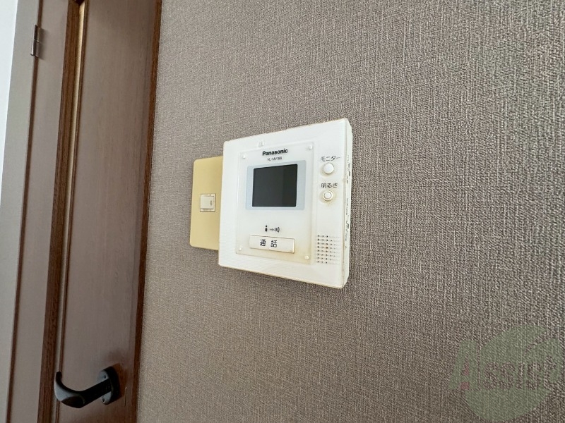 セキュリティ　ＴＶモニター付インターホンです。来客者の顔が見えるので安心！