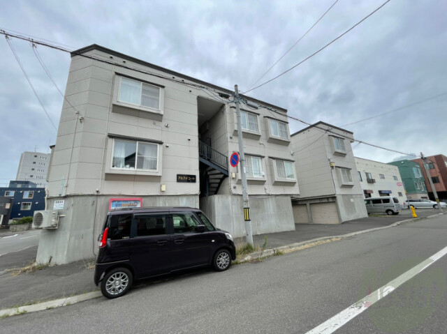 建物外観　札幌市北区北２９条西「アルファコート」