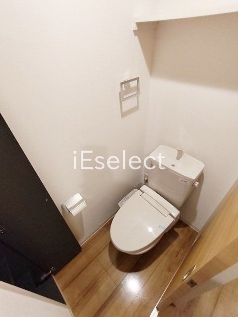 トイレ　ウォシュレット付トイレ。
