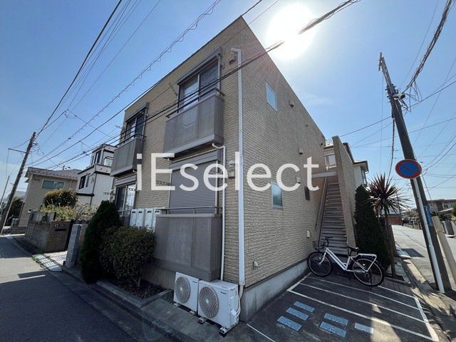 建物外観　２０１６年２月築のアパート。