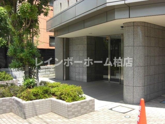 エントランス　ゆとりのあるエントランスです