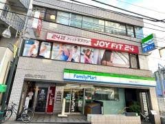 コンビニ　ファミリーマート南青山七丁目店（コンビニ）まで157m