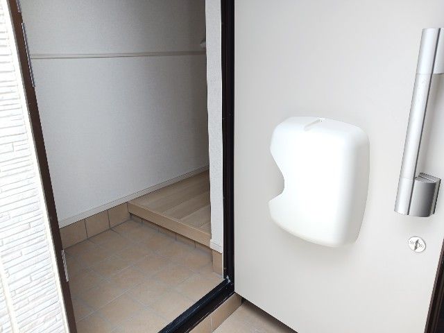 ステーブル上流の玄関写真