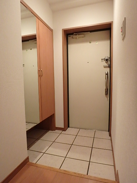 ミオカステーロ東神奈川ルーチェの玄関写真