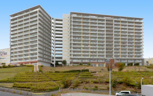 ロイヤルパークス若葉台の外観写真