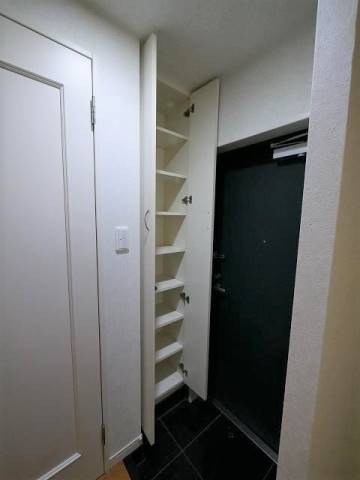 玄関　靴の収納もお任せください。
